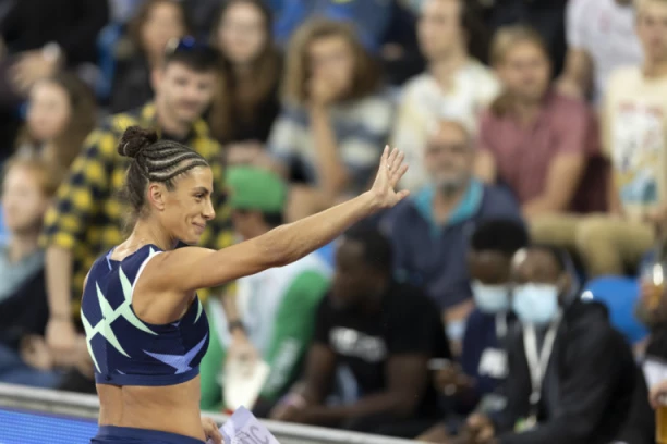 SVAKI MIŠIĆ SE OCRTAVA: Ivana Španović objavila ZAPANJUJUĆU FOTKU, Kristijano Ronaldo bi joj pozavideo! (FOTO)