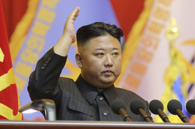 Lider Severne Koreje proslavlja pobedu nad PANDEMIJOM NA JAHTI? Sateliti ga uhvatili da se krije od očiju javnosti