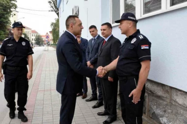 VULIN OBIŠAO ČAČANSKU POLICIJU: Vaš glavni zadatak je da svakoga ko počini nasilje ili ubistvo brzo otkrijete i uhapsite!