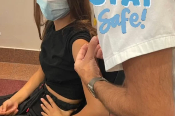 COBI VAKCINIŠE BEZ BOLA ZA MINUT: Bez igle, sortira doze i steriliše (VIDEO)