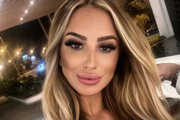 ALEKSANDRA NIKOLIĆ FRAPIRALA: Zadrugarka ovim potezom sve ostavila bez teksta, OVO NIKO NIJE OČEKIVAO! (FOTO)