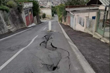 U REKONSTRUKCIJU ULOŽENO ČAK 22 MILIONA! Samo tri nedelje po obnovi urušila se Ulica Svetolika Rankovića!