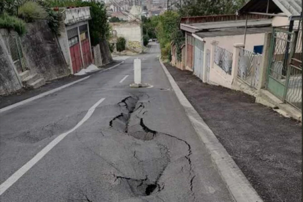 U REKONSTRUKCIJU ULOŽENO ČAK 22 MILIONA! Samo tri nedelje po obnovi urušila se Ulica Svetolika Rankovića!