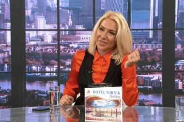 JOVANA JEREMIĆ PRAVI SPEKTAKL PRVI PUT NA PINKU: Voditeljka publiku bacila u TRANS energijom, a svima promakao jedan DETALJ! (FOTO)