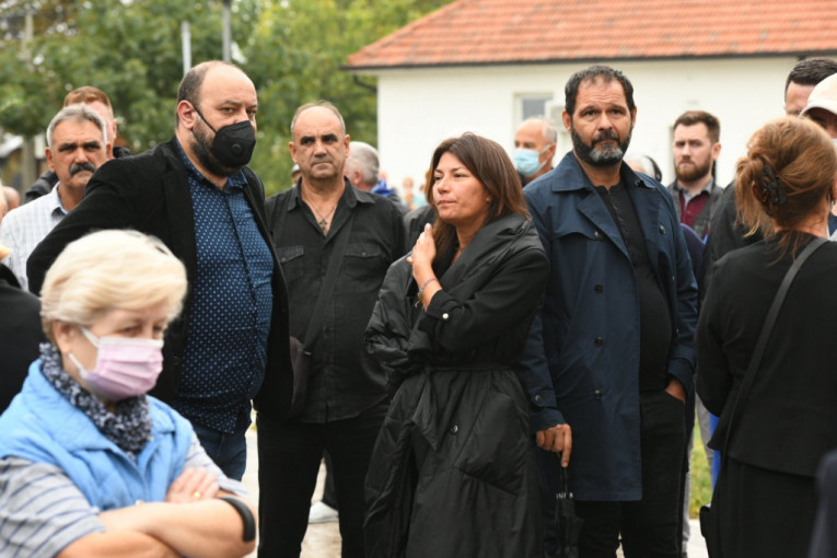 Milena Vasić i Kubura na sahrani Laneta Gutovića