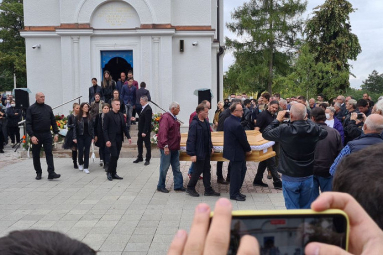 Povorka ka Lanetovom grobnom mestu