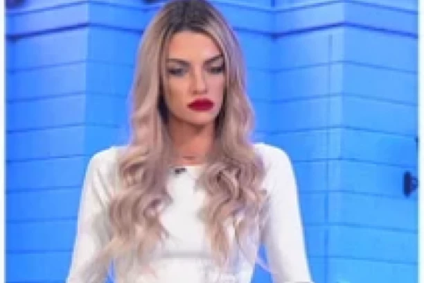 TARA SIMOV SE POMIRILA SE LJUTIM NEPRIJATELJEM: Nakon svađa, uvreda i napada, ona ponovo bliska sa ovim ZADRUGAROM! (FOTO)