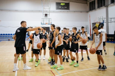 BOGDAN BOGDANOVIĆ ODRŽAO TRADICIONALNI KOŠARKAŠKI KAMP KOJI JE OKUPIO PREKO 60 TALENTOVANIH DEČAKA I DEVOJČICA