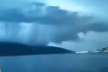 ORKANSKI VETAR POGODIO CRNU GORU: Oluja nosila sve pred sobom, ima povređenih! (VIDEO)