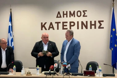 ULICA U PARALIJI DOBIJA IME DRAGANA MARKOVIĆA PALME! Veliko priznanje za političara u Grčkoj