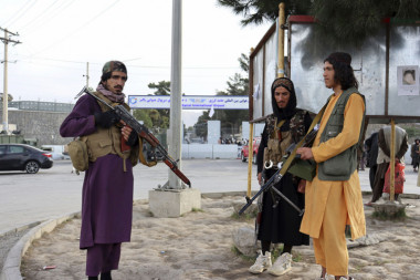 JEZIV PRIZOR U AVGANISTANU: Talibani izložili mrtva tela na gradskom trgu!