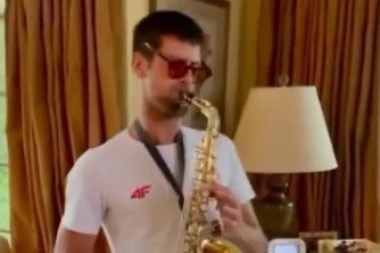 NOVAK POKAZAO DUVAČKE SPOSOBNOSTI: Pogledajte kako Đoković svira saksofon (VIDEO)