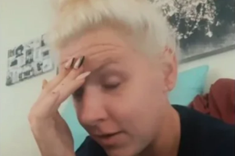 OBJAVA KOJA JE ŠOKIRALA SVET! Sari je rođena sestra bila najbolji prijatelj, a onda je jednog dana samo prestala da joj se javlja!