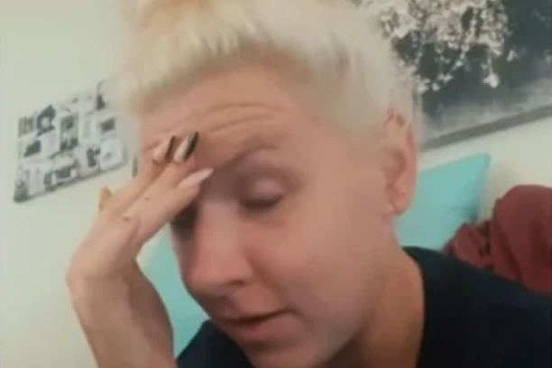 OBJAVA KOJA JE ŠOKIRALA SVET! Sari je rođena sestra bila najbolji prijatelj, a onda je jednog dana samo prestala da joj se javlja!