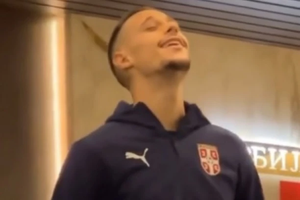 I SRBIJA IMA SVOG IBRU: Hit snimak sa okupljanja reprezentacije Srbije! (VIDEO)