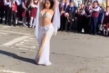 PUPILS WELCOMED BY A BELLY DANCER! SCANDAL right at start of school year! (VIDEO/PHOTO)
