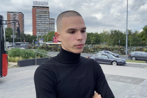 Vojaž PRETUČEN?! Reperu lice KRVAVO i MODRO, fanovi na NOGAMA! (FOTO)
