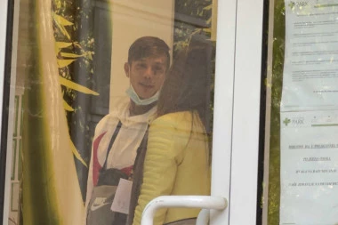 FRAN PUJAS MUVA PEVAČICU SANDRU ČAPRIĆ: Već je našao zamenu Eleni Kitić! (PAPARACO FOTO, VIDEO)