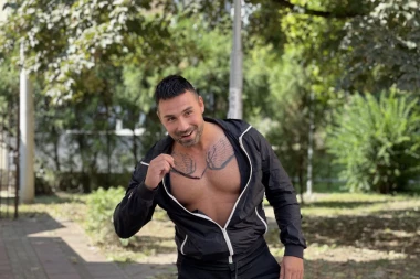 SANDI KOJIĆ I MARIJANA ZONJIĆ PRAVE BEBU U ZADRUZI: Glumac filmova za odrasle otkrio od kada je u kontaktu sa njom, PA SE SKINUO PRED KAMERAMA! (VIDEO)