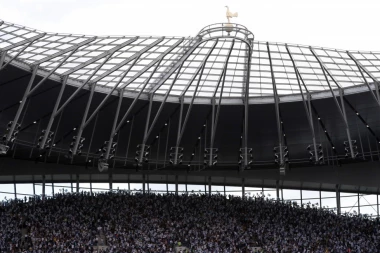 TOTENHEM U SUZAMA: Preminuo legendarni napadač Pevaca i najbolji strelac u istorij!