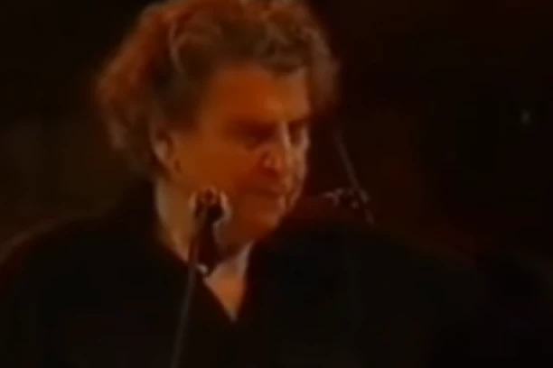 "MI STOJIMA PORED ŽRTAVA NAŠE SRPSKE BRAĆE"! Preminuli Mikis Teodorakis nije se mirio sa NATO bombardovanjem! PEVAO DA NADJAČA ZVUK SIRENA U BEOGRADU!