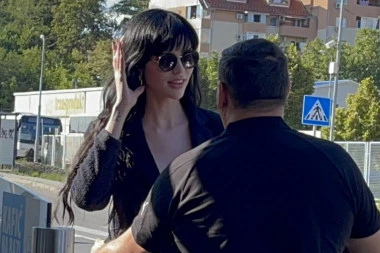 POZNATI POLITIČAR I PEVAČ HTELI USLUGE OD RIJALITI ZVEZDE: Deniz Dejm otkrila SOČNE I MASNE detalje prepiski sa klijentima, a OVO su tražili od nje! (FOTO)