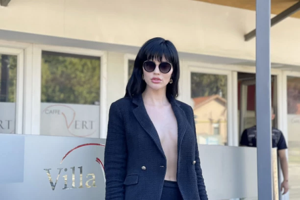 Deniz RASTURILA majci brak! Očuh napravio SKANDAL, starleta van sebe zbog porodične DRAME!