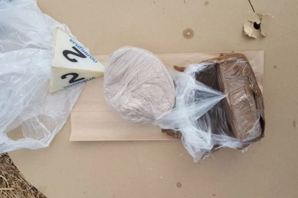 PRONAĐENA 403 KILOGRAMA HEROINA NA GRANICI: Nećete verovati GDE ga je vozač sakrio