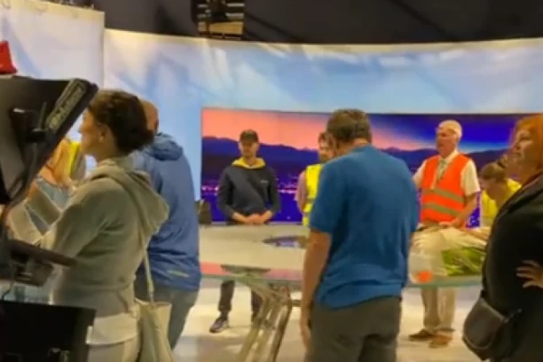 ANTIVAKSERI UPALI U STUDIO JAVNOG SERVISA: Haos u programu uživo! (VIDEO)