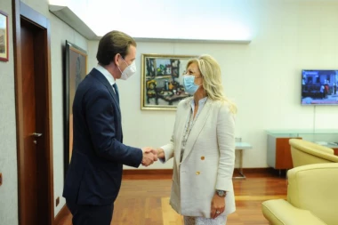 KURC STIGAO U BEOGRAD: Dočekala ga ministarka Joksimović