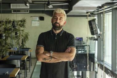 Bivša žena Ognjen Amidžića izgleda kao MILION DOLARA, a ostala je VEČITA MISTERIJA: Pre zgodne Danijele, voditelj je voleo NJU! (FOTO)