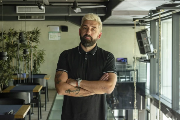 Bivša žena Ognjen Amidžića izgleda kao MILION DOLARA, a ostala je VEČITA MISTERIJA: Pre zgodne Danijele, voditelj je voleo NJU! (FOTO)
