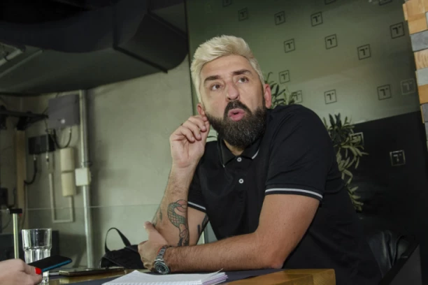 "Hoćeš da mi budeš SPONZOR?" Ognjen Amidžić nakon RAZVODA, dobio NEPRISTOJNU PONUDU, a odgovor će vas ŠOKIRATI! (FOTO)