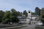 SRAMOTA! Skupština Cetinja podržala inicijativu za otimanje manastira
