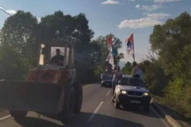 NIKŠIĆANI KRENULI BAGEROM NA CETINJE! Hoće da ruše barikade! OPASNO!