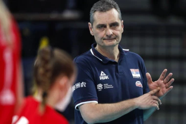 Zaslužio je: Predsednik Vučić uručuje Sretenjski orden Zoranu Terziću!