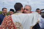 KRIVOKAPIĆ NA DOČEKU MITROPOLITA I PATRIJARHA U PODGORICI! Joanikije i Porfirije pozdravljeni ovacijama, a evo kako je PREMIJER DOČEKAN!