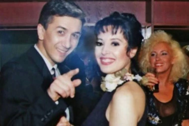 Umro je pod MISTERIOZNIM OKOLNOSTIMA, a ono što se nalazi ispred vrata i DANAS,, uteruje STRAH U KOSTI, niko ne sme da dira! (FOTO)