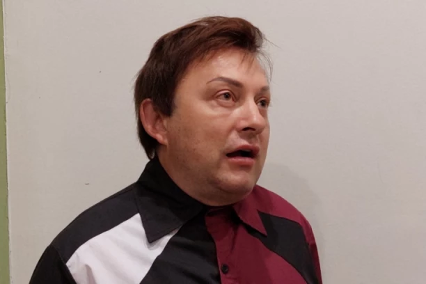 ZOKI ŠUMADINAC KAKVOG NISTE VIDELI DO SADA: Otkrio da li će imati intimne odnose sa Sanjom Grujić! (VIDEO)