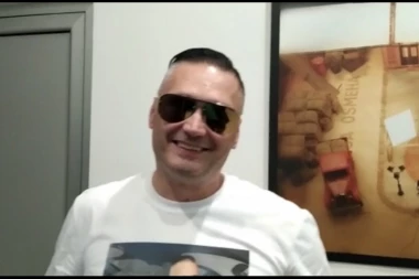 ŠOK PAPARACO! Deniz Dejm poklonila TANGE u toaletu Saletu Luksu! (FOTO)