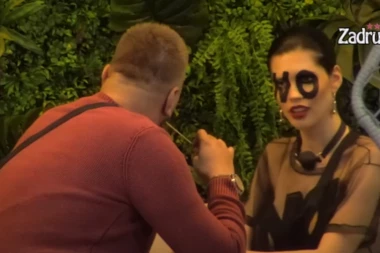 JANJUŠ PRIZNAO KAKVE PRLJAŠTINE VOLI U KREVETU: Uputio nepristojnu ponudu Deniz Dejm, pa otkrio šta bi voleo da joj radi! (VIDEO)