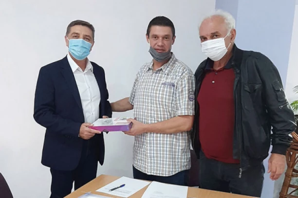 Počela podela tableta barajevskim osnovcima