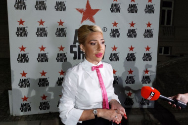 JOVANA JEREMIĆ ŠOKIRALA SVE: Nemam video za odrasle kao Tea Tairović! (FOTO/VIDEO)