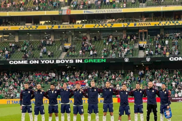 DETALJ KOJI JE SVIMA PROMAKAO: Reprezentativci Srbije na kolenima! (FOTO)