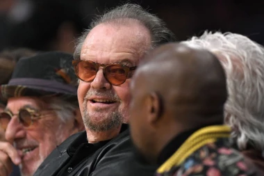 DŽEK NIKOLSON U JAVNOSTI POSLE DVE GODINE! Glumac se povukao iz glume, a evo kako sada izgleda!