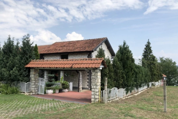 NAJVIŠE PRODATIH VIKENDICA JE BAŠ U OVOM MESTU: Najskuplja u Srbiji plaćena "samo" 410.000 evra!