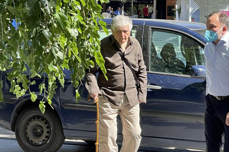 Reditelj Dejan Miljač na komemoraciji Lanetu Gutoviću