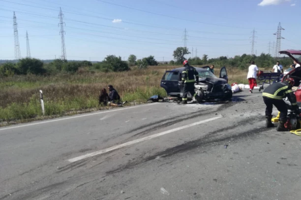 DVE SAOBRAĆAJKE KOD KIKINDE: U jednoj nastradao muškarac, u drugoj povređeno šest osoba