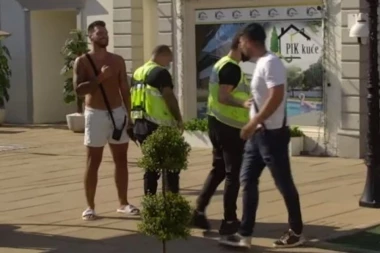 OBEZBEĐENJE MORALO DA REAGUJE, OPŠTI RUSVAJ! Marko otkrio "PRLJAV VEŠ" Anđelovog druga: TI SI GEJ! (VIDEO)