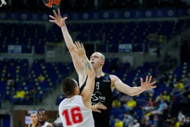 PARTIZAN SRUŠIO ŠAMPIONA EVROKUPA POSLE NEVIĐENE DRAME: Smailagić plesao u Istanbulu, meč za infarkt pripao crno-belima!